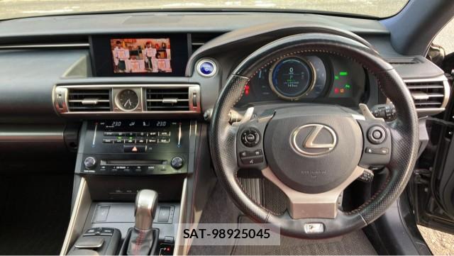 Lexus IS 2013-07 8281353-16
