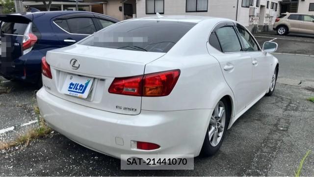 Lexus IS 2008-03 8282112-13