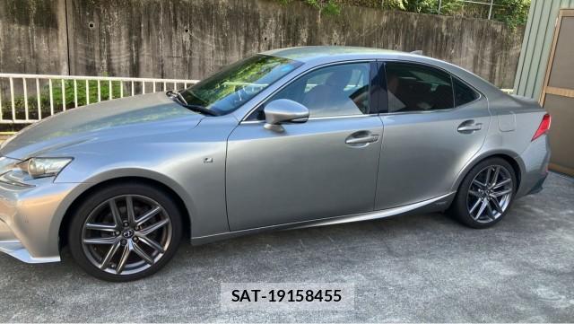 Lexus IS 2013-06 8282383-10