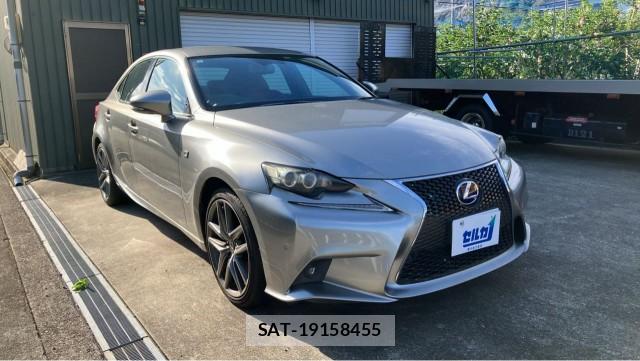 Lexus IS 2013-06 8282383-11