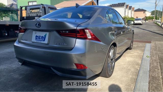 Lexus IS 2013-06 8282383-12