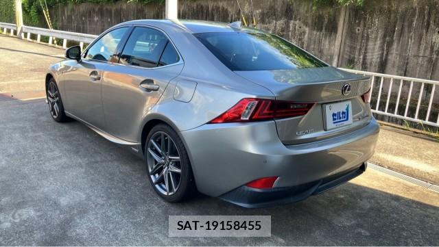 Lexus IS 2013-06 8282383-13