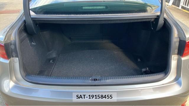 Lexus IS 2013-06 8282383-17