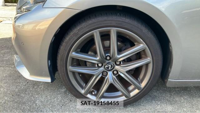 Lexus IS 2013-06 8282383-8