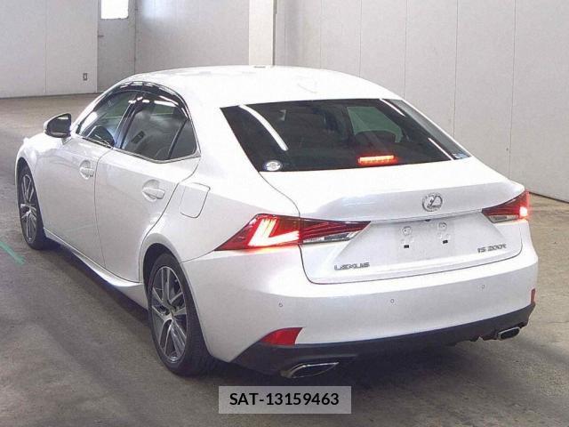 Lexus IS 2017-08 8283073-1