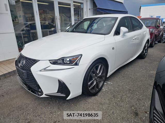 Lexus IS 2019-05 8283690-1