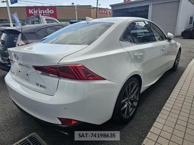 Lexus IS 2019-05 8283690-3