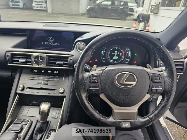 Lexus IS 2019-05 8283690-4