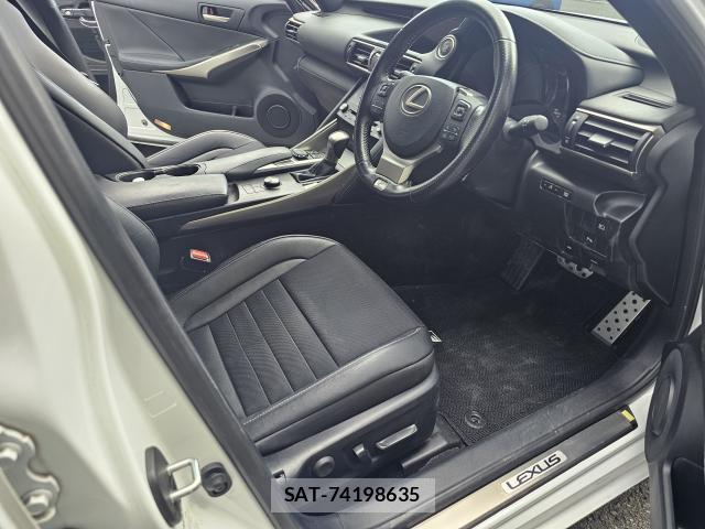 Lexus IS 2019-05 8283690-5
