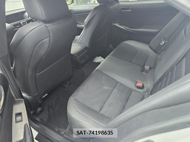 Lexus IS 2019-05 8283690-7