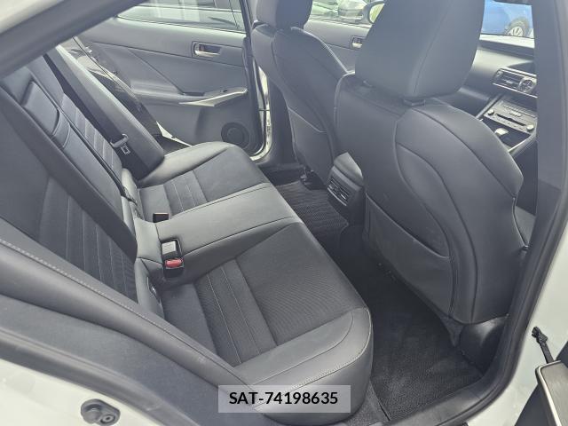 Lexus IS 2019-05 8283690-8