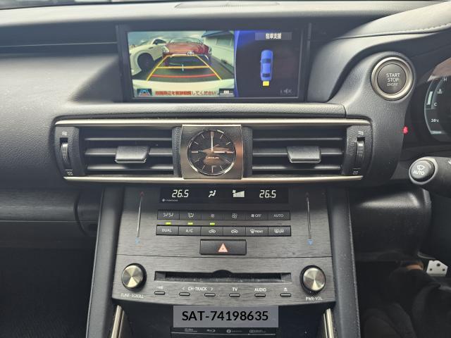 Lexus IS 2019-05 8283690-9