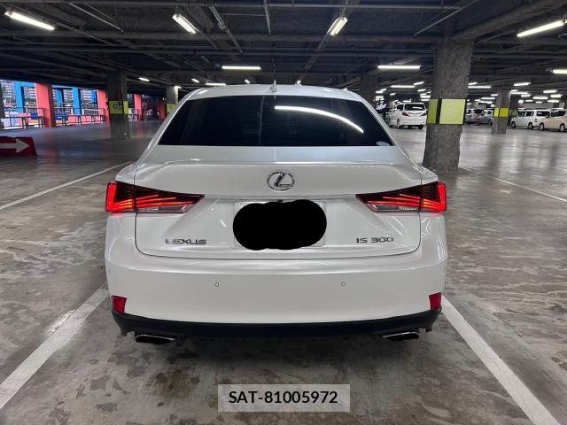 Lexus IS 2018-02 8284787-10