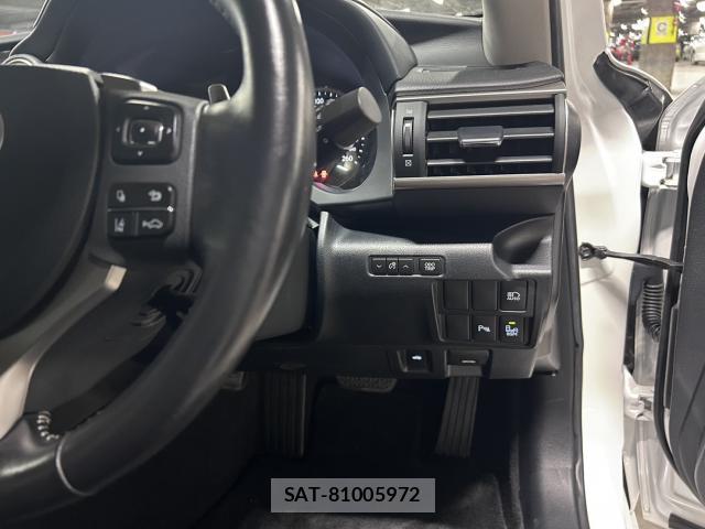 Lexus IS 2018-02 8284787-12