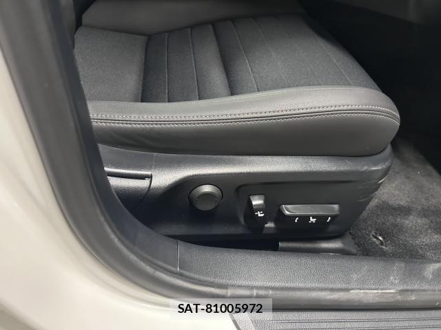 Lexus IS 2018-02 8284787-13