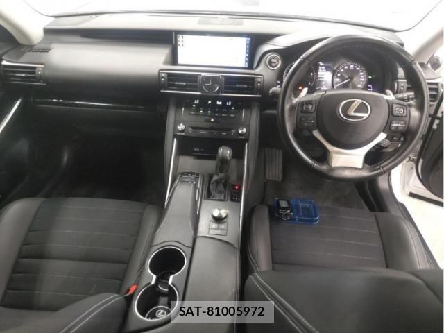 Lexus IS 2018-02 8284787-2