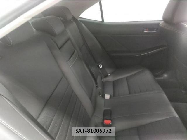 Lexus IS 2018-02 8284787-5