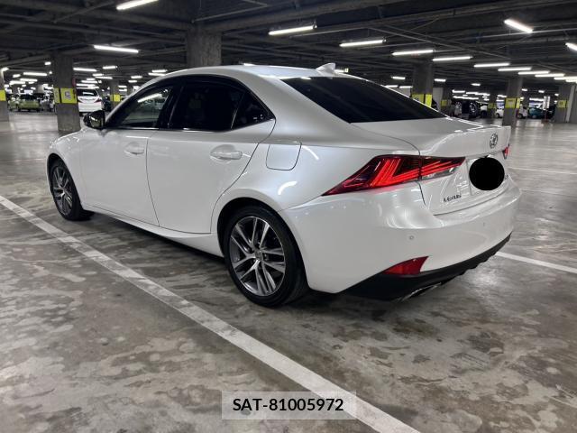 Lexus IS 2018-02 8284787-9