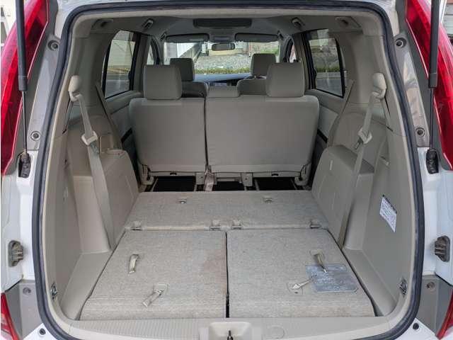 Toyota ISIS 2009-03 8278132-18