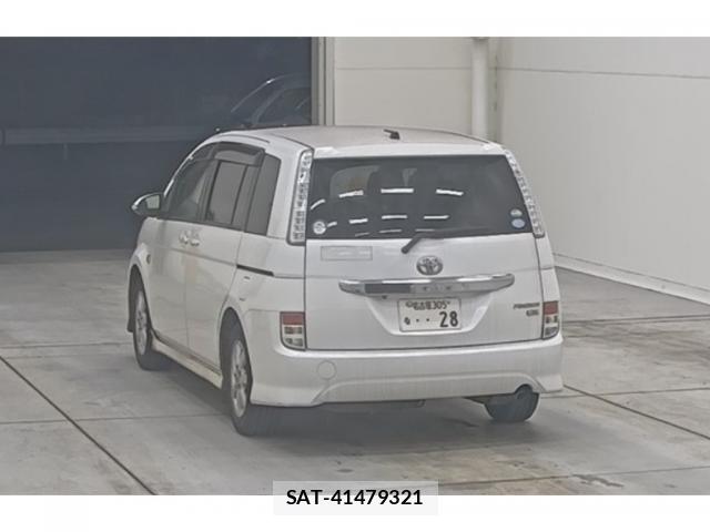 Toyota ISIS 2015-11 8278247-1