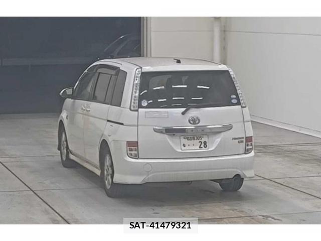 Toyota ISIS 2015-11 8278247-4