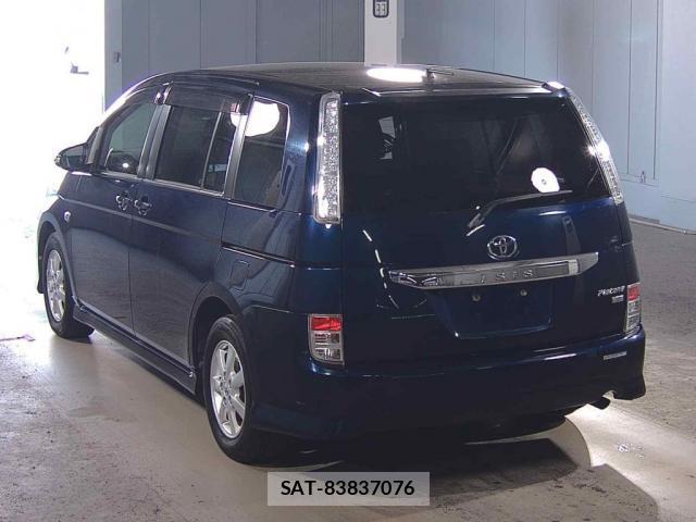 Toyota ISIS 2014-01 8278357-1