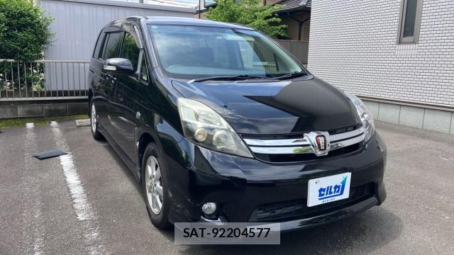 Toyota ISIS 2013-04 8281062-11