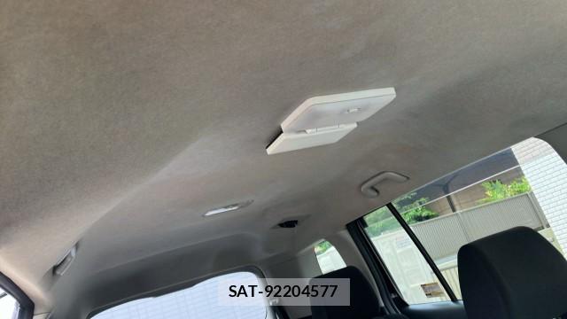 Toyota ISIS 2013-04 8281062-15