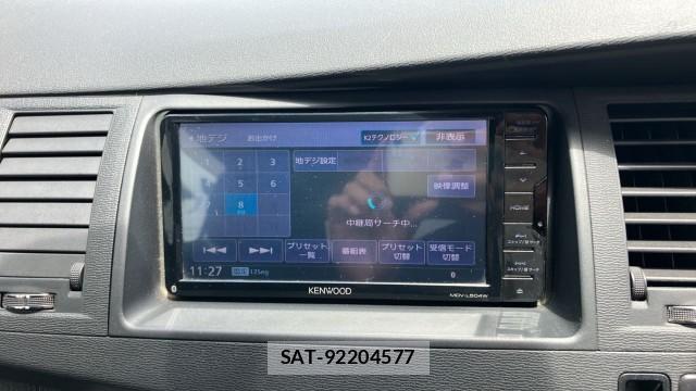 Toyota ISIS 2013-04 8281062-4
