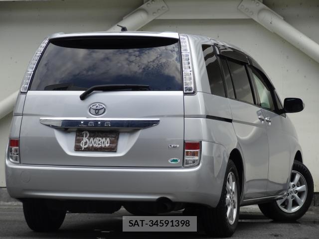 Toyota ISIS 2011-07 8282941-1