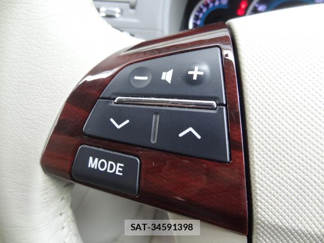 Toyota ISIS 2011-07 8282941-15