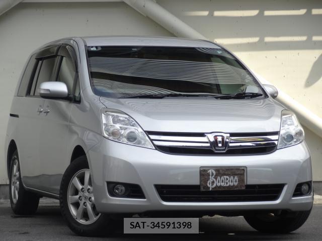 Toyota ISIS 2011-07 8282941-3