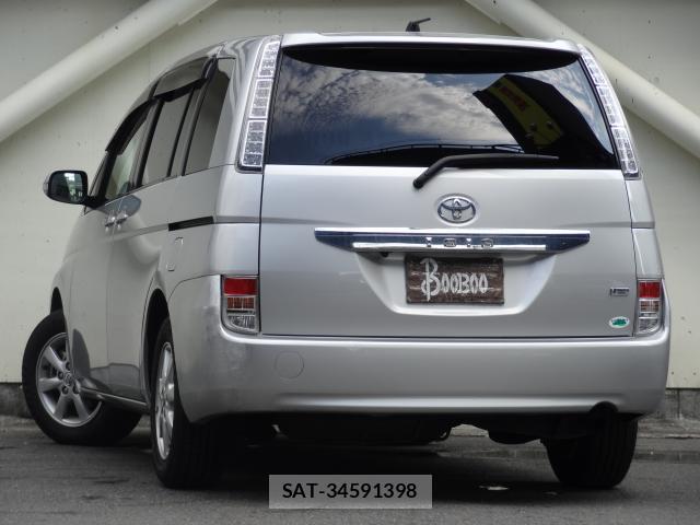 Toyota ISIS 2011-07 8282941-4