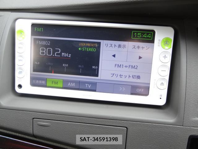 Toyota ISIS 2011-07 8282941-7