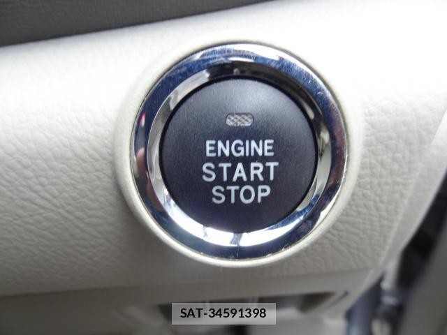Toyota ISIS 2011-07 8282941-8