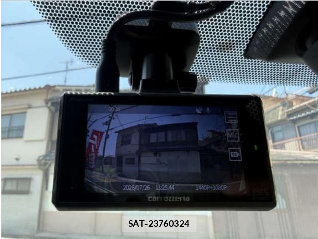 Toyota ISIS 2009-11 8285661-19