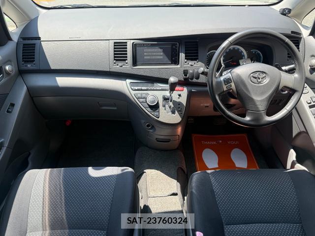 Toyota ISIS 2009-11 8285661-7
