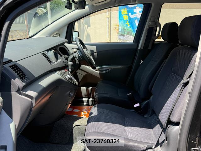 Toyota ISIS 2009-11 8285661-9