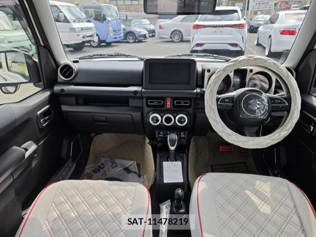 Suzuki JIMNY 2025-10 8284804-2