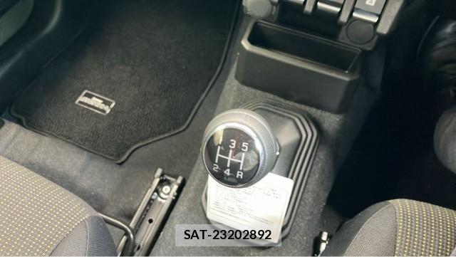Suzuki JIMNY SIERRA 2026-04 8281018-14