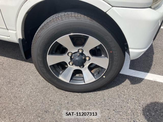 Suzuki JIMNY 2011-10 8282593-17