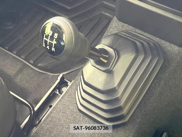 Suzuki JIMNY 2023-10 8282627-4
