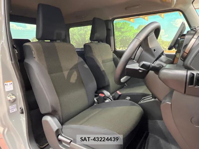 Suzuki JIMNY 2025-01 8284575-7