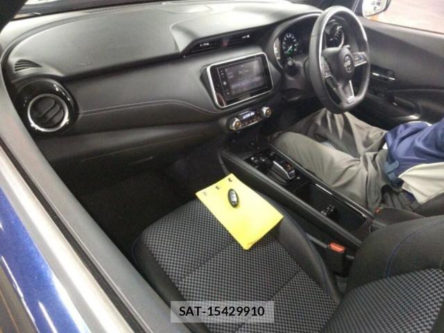 Nissan KICKS 2023-10 8284693-4