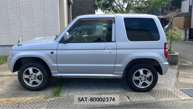 Nissan KIX 2010-03 8282109-10