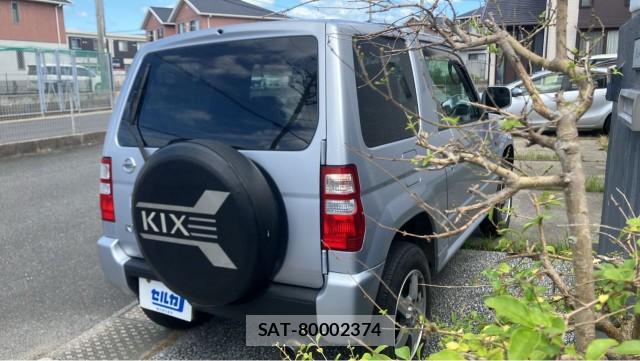 Nissan KIX 2010-03 8282109-12