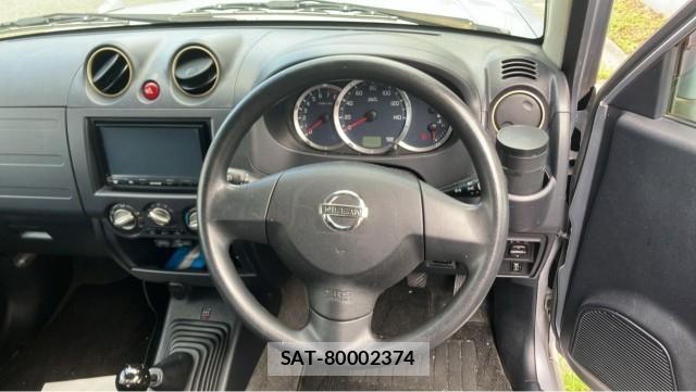 Nissan KIX 2010-03 8282109-16