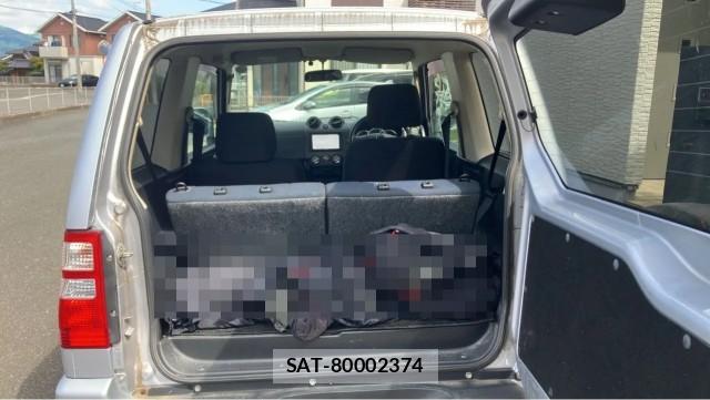 Nissan KIX 2010-03 8282109-17