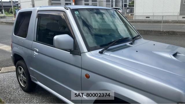 Nissan KIX 2010-03 8282109-3