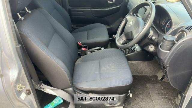Nissan KIX 2010-03 8282109-5
